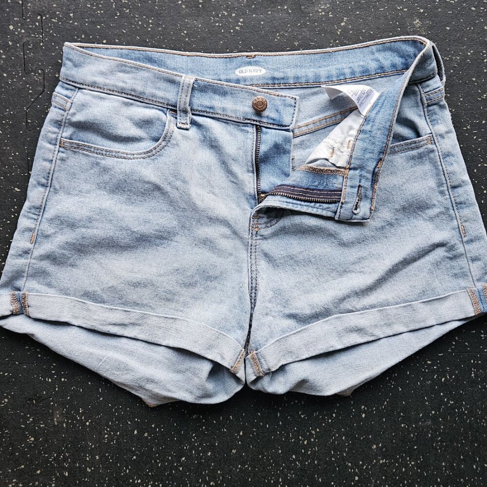 Old Navy Light Wash Cuffed Denim Shorts – Size 6 - Picture 4 of 7